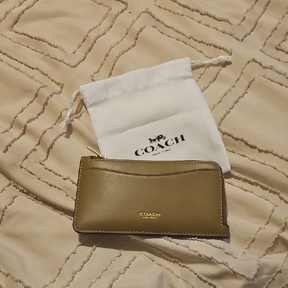 Coach Olive Green Leather Zip Card Wallet with Gold Logo
